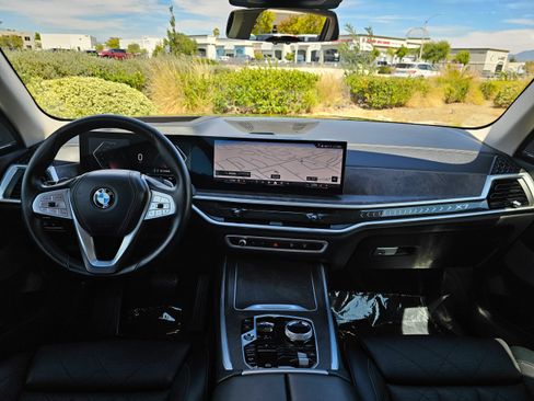 Used 2025 BMW X7 xDrive40i w/ Premium Package AWD/4WD image 31