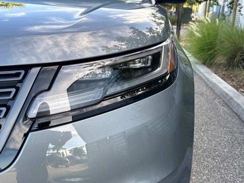 New 2026 Land Rover Range Rover Velar Dynamic SE image 9