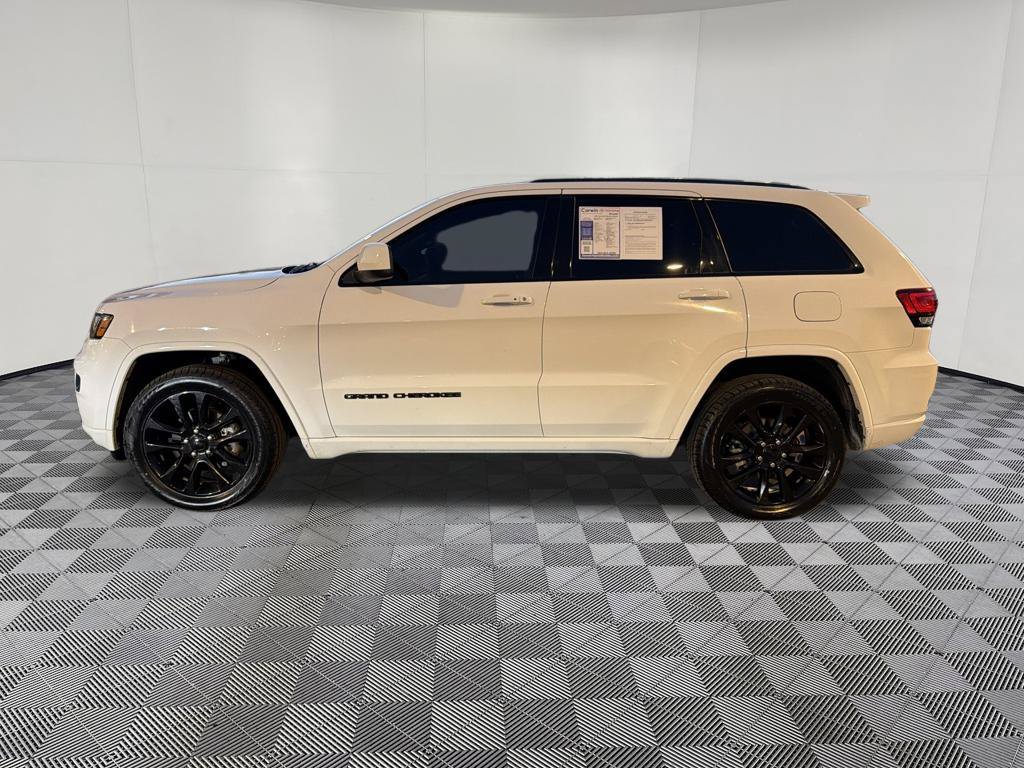 Used 2020 Jeep Grand Cherokee Altitude AWD/4WD image 4