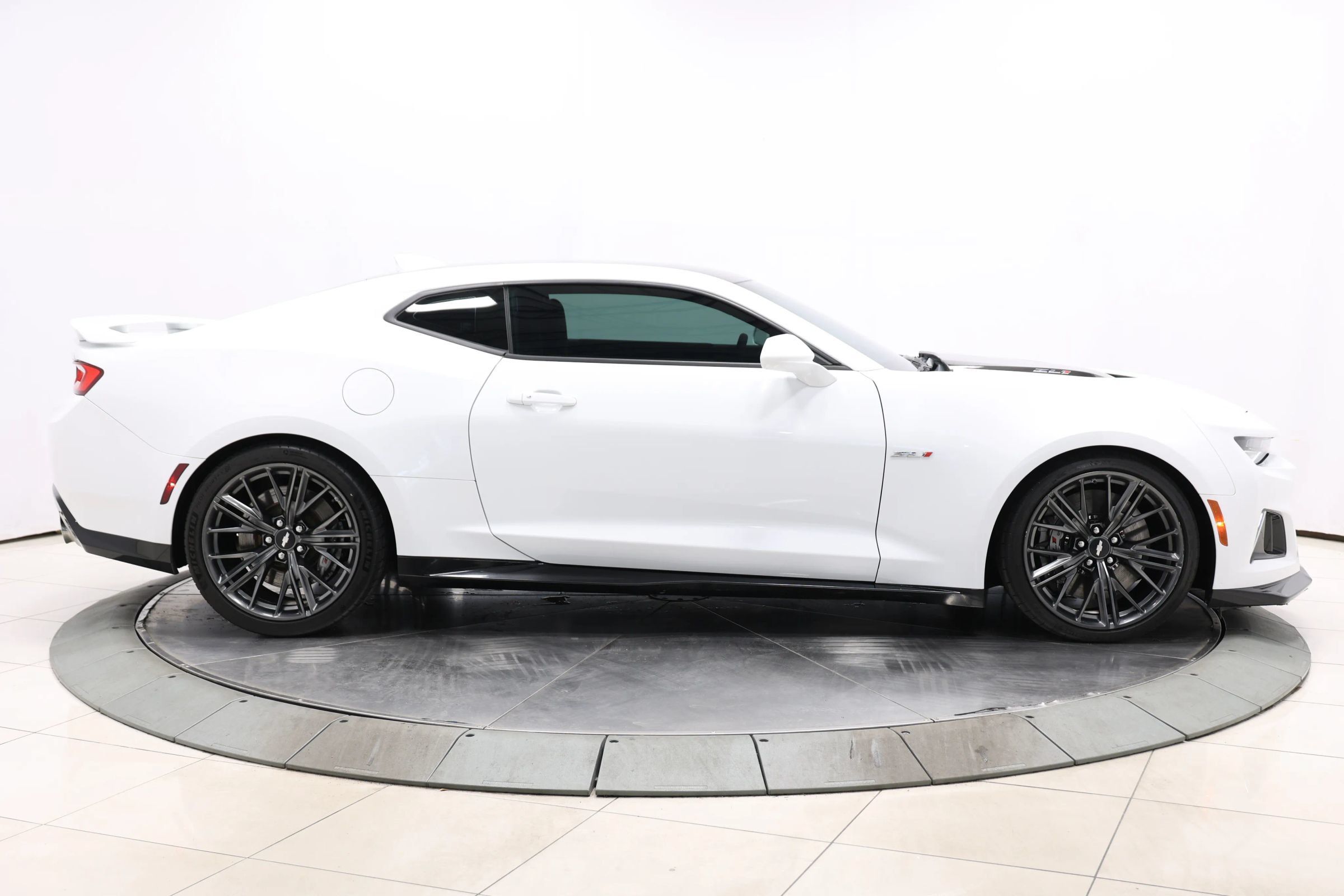 Used 2018 Chevrolet Camaro ZL1 RWD image 71