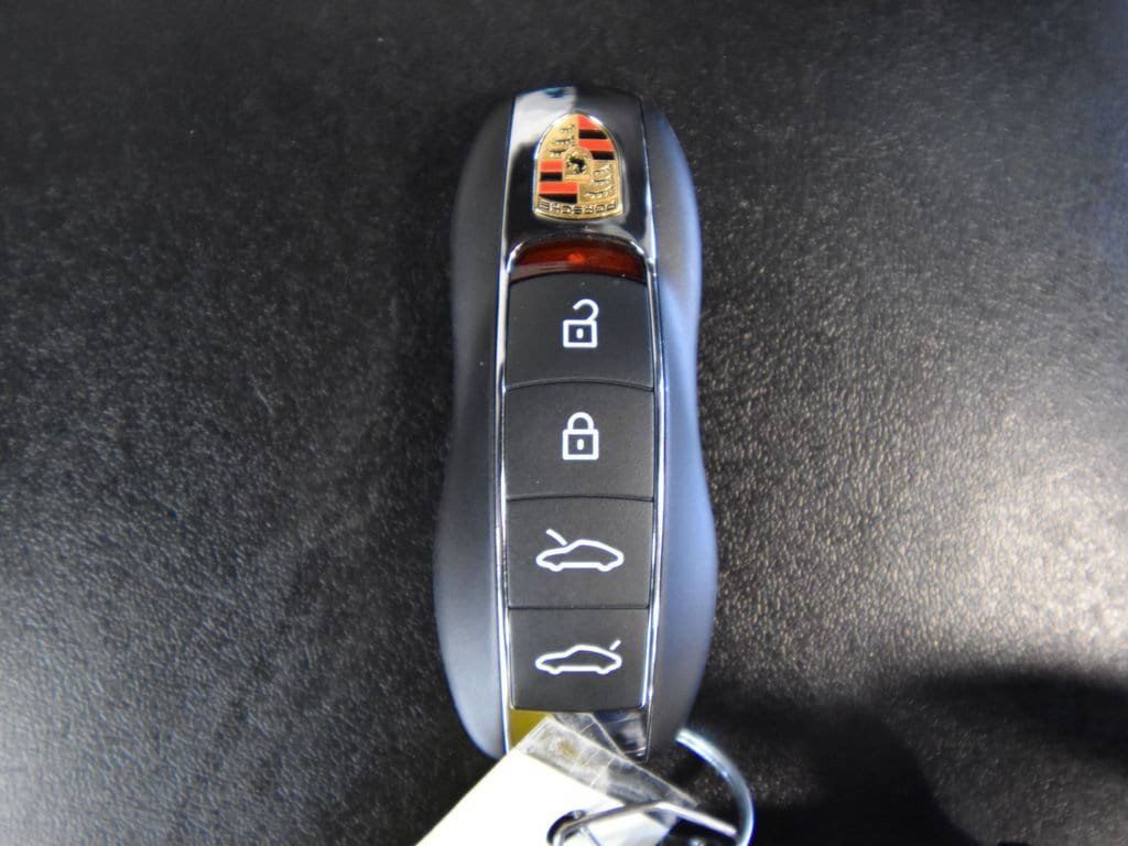 Certified 2025 Porsche 718 Boxster RWD image 46