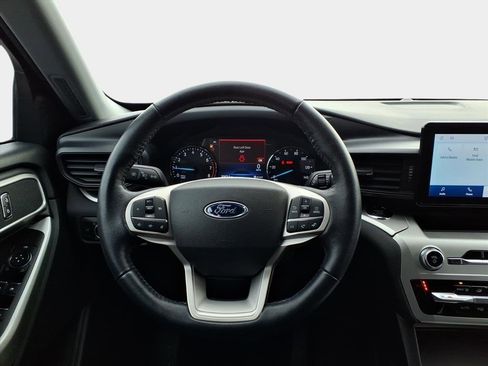 Used 2022 Ford Explorer XLT image 13