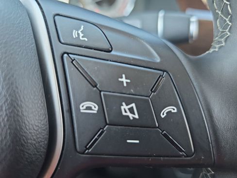 Used 2013 Mercedes-Benz GLK 350 4MATIC image 18