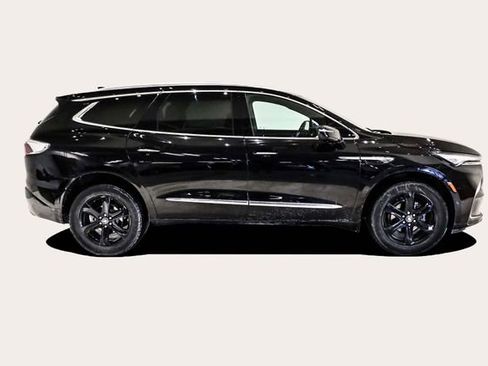 Used 2024 Buick Enclave Essence w/ LPO, Touring Package image 4