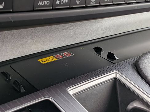 Used 2026 Toyota Sienna XLE FWD image 26