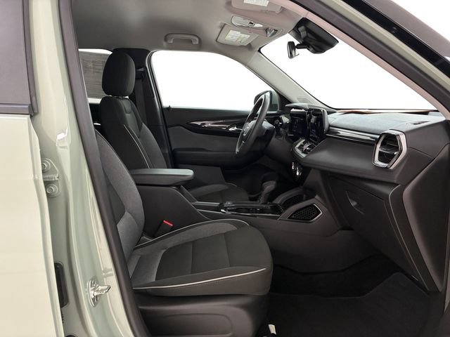 Used 2025 Chevrolet TrailBlazer LT AWD/4WD image 14
