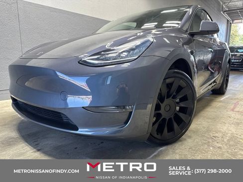 Used 2023 Tesla Model Y Long Range AWD/4WD image 1