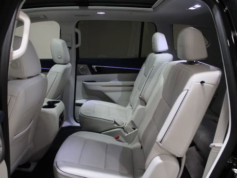 Used 2025 Buick Enclave Avenir w/ Super Cruise Package AWD/4WD image 23