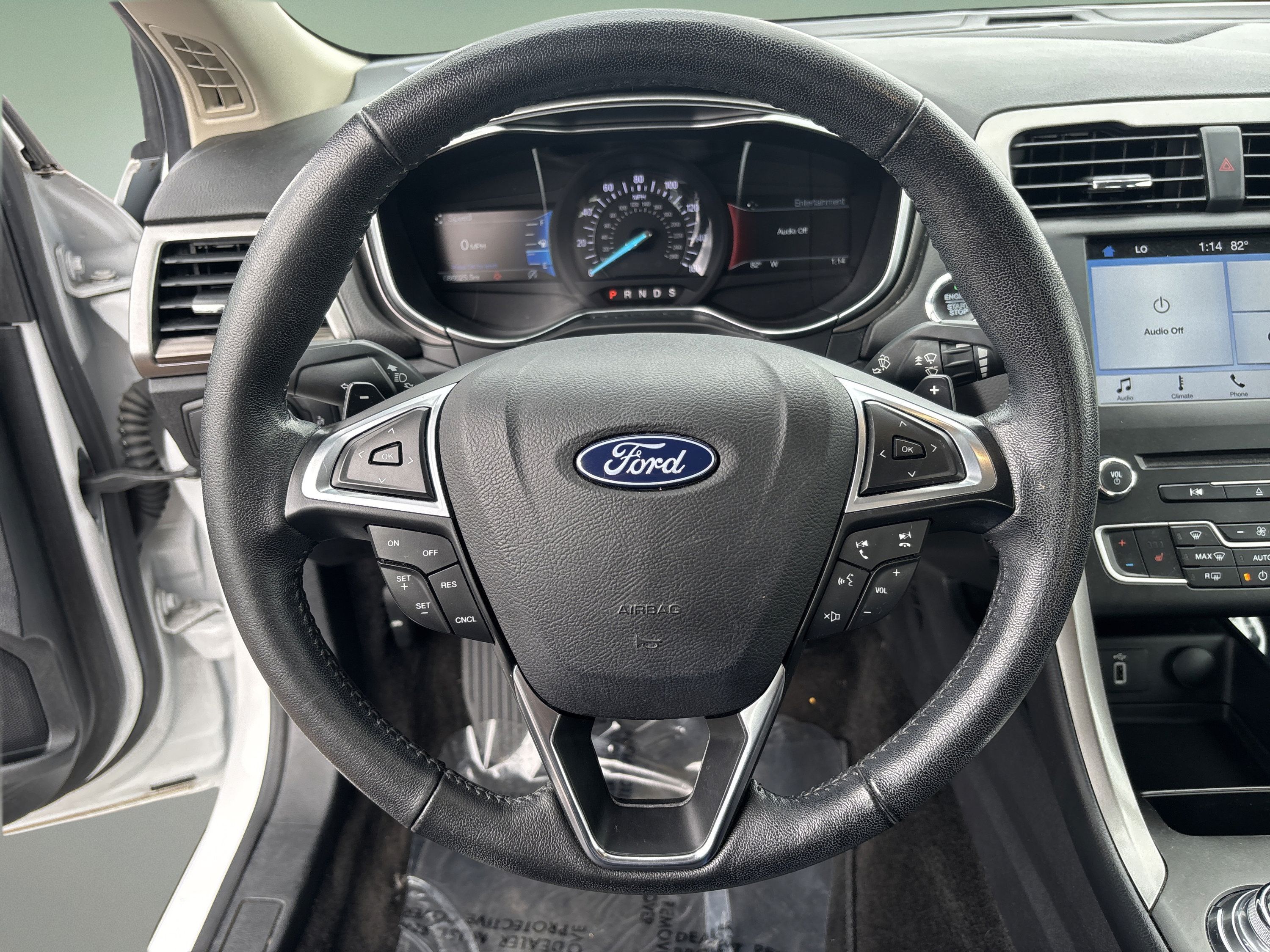 Used 2018 Ford Fusion SE w/ Fusion SE Technology Package FWD image 14