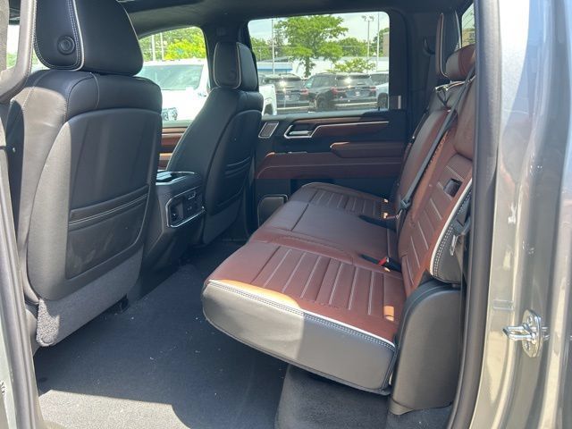 New 2026 GMC Sierra 3500 Denali Ultimate w/ LPO, Black Badging Package AWD/4WD image 11