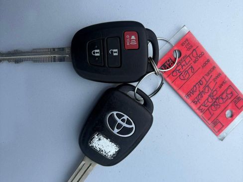 Used 2023 Toyota Tacoma SR5 AWD/4WD image 40