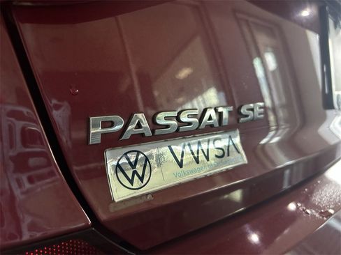 Used 2018 Volkswagen Passat 2.0T SE image 47