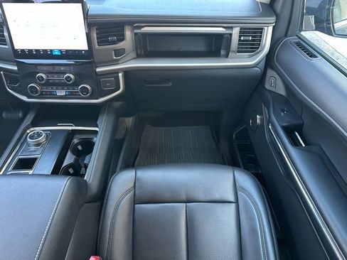 Certified 2023 Ford Expedition XLT image 11