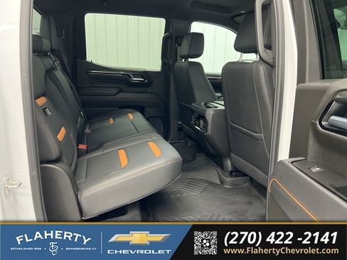Used 2025 GMC Sierra 1500 AT4 w/ Technology Package AWD/4WD image 13