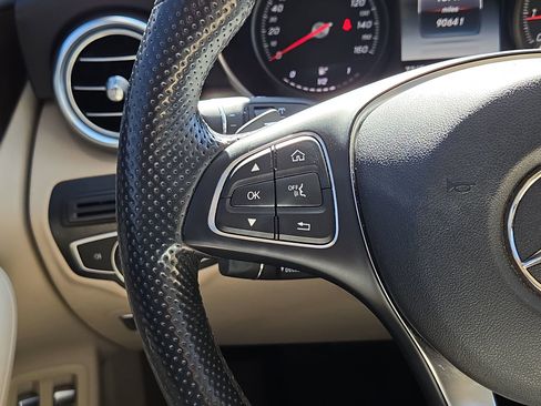 Used 2019 Mercedes-Benz GLC 350e 4MATIC image 21