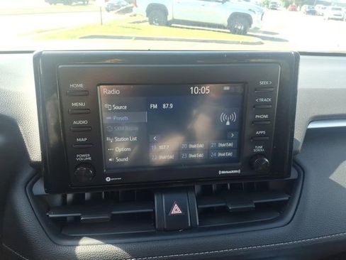 Used 2021 Toyota RAV4 LE AWD/4WD image 8