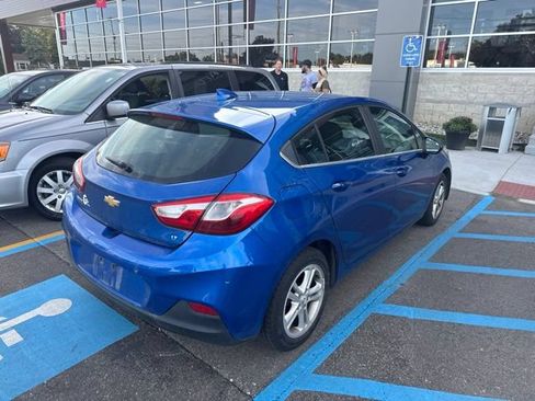 Used 2017 Chevrolet Cruze LT w/ Convenience Package FWD image 5