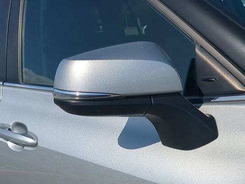 Used 2023 Toyota Highlander XLE FWD image 12