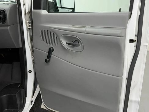 Used 2003 Ford E-350 and Econoline 350 XL RWD image 23