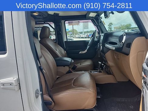 Used 2016 Jeep Wrangler Unlimited Sahara w/ Connectivity Group AWD/4WD image 26