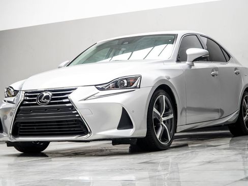 Used 2017 Lexus IS 200t w/ Premium Package RWD image 9