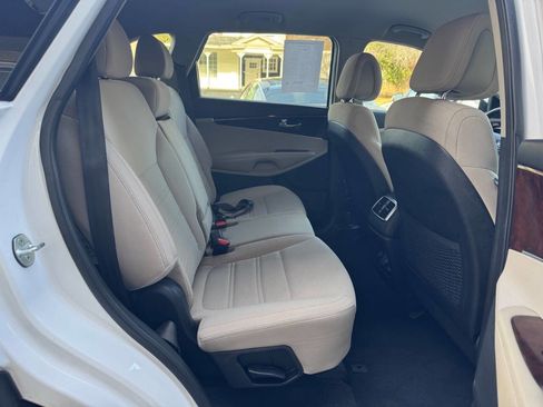 Used 2016 Kia Sorento FWD image 25