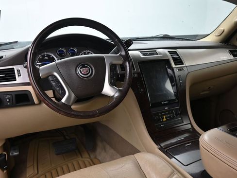 Used 2013 Cadillac Escalade Luxury image 28