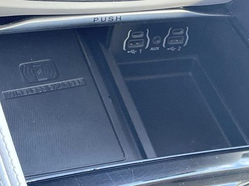 Used 2022 Chrysler Pacifica Limited image 26