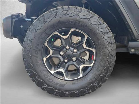 Used 2023 Jeep Wrangler Unlimited Rubicon w/ LED Lighting Group AWD/4WD image 23