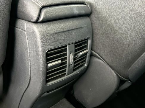 Used 2018 Mercedes-Benz GLA 250 4MATIC image 22