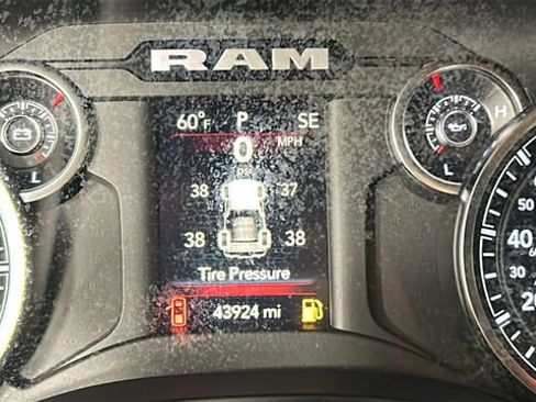 Used 2021 RAM 1500 Big Horn AWD/4WD image 18