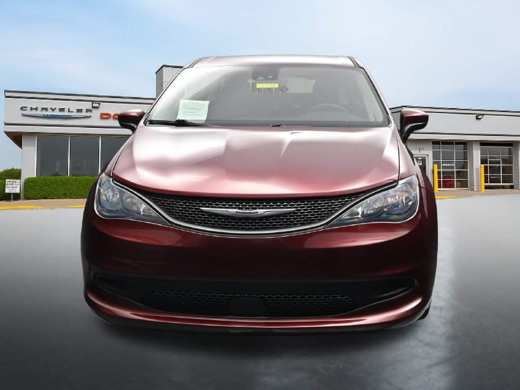 Used 2023 Chrysler Voyager LX FWD image 8