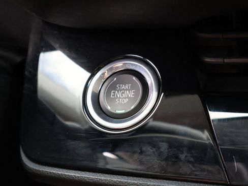 Used 2025 Buick Envision Avenir AWD/4WD image 32