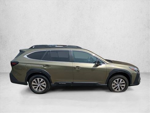 Used 2025 Subaru Outback Premium AWD/4WD image 4