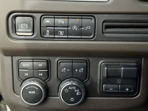 Used 2022 Chevrolet Tahoe LT w/ LT Signature Package image 23