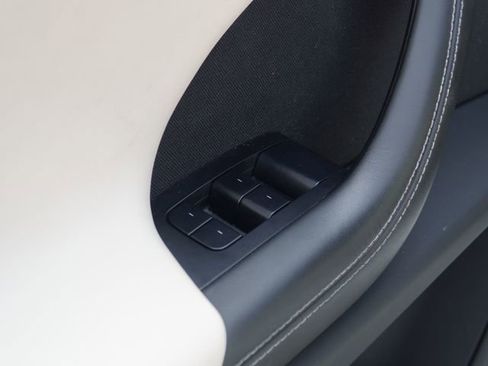 Used 2022 Tesla Model X image 17