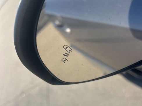 Used 2019 Toyota C-HR XLE image 9