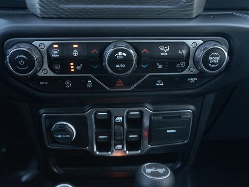 Used 2021 Jeep Wrangler Unlimited Sport image 18