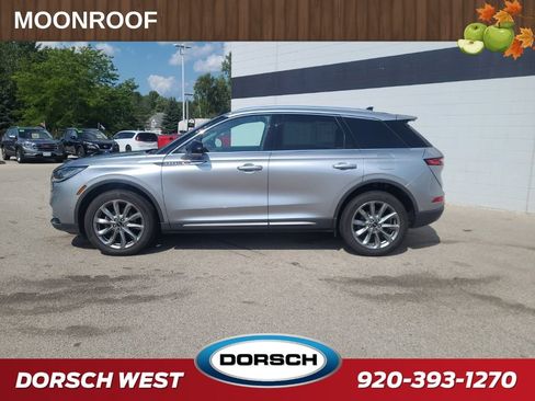 Used 2022 Lincoln Corsair AWD w/ Premium Package image 2