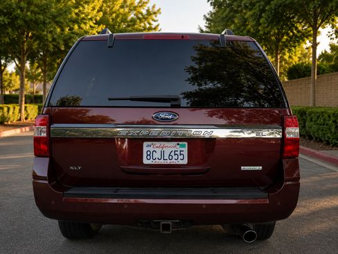 Used 2017 Ford Expedition EL XLT w/ Equipment Group 202A AWD/4WD image 3