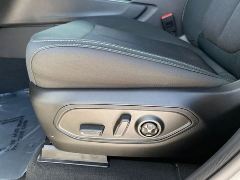 Used 2025 Jeep Grand Cherokee L Laredo image 15