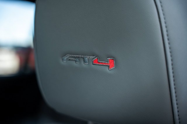 Used 2025 GMC Acadia AT4 AWD/4WD image 26