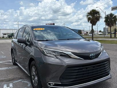 Used 2021 Toyota Sienna XLE