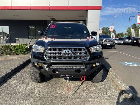 Certified 2017 Toyota Tacoma TRD Off-Road AWD/4WD image 2