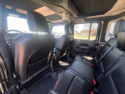 Used 2020 Jeep Wrangler Unlimited Sahara image 22