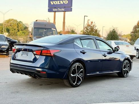 Used 2023 Nissan Altima 2.5 SR w/ SR Premium Package image 11