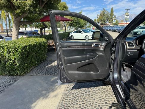 Used 2016 Jeep Grand Cherokee Overland image 9