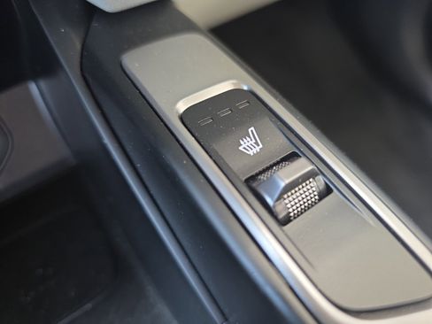Certified 2025 Kia Sorento S FWD image 23