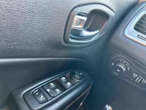 Used 2018 Jeep Compass Latitude w/ Cold Weather Group image 29