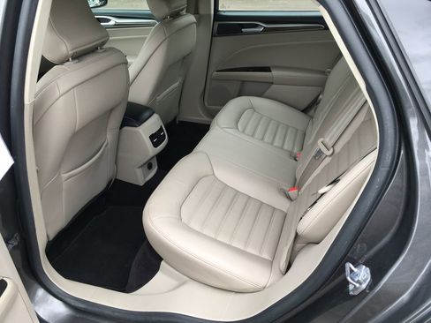 Used 2017 Ford Fusion SE FWD image 26